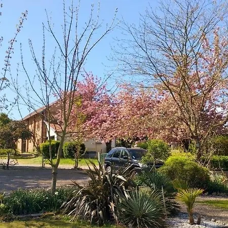 Domaine Des Cerisiers - Piste Cyclable Reliant Honfleur - Parking Prive & Grand Jardin Apartment *