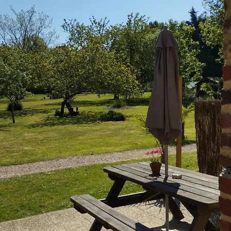 Domaine Des Cerisiers - Piste Cyclable Reliant Honfleur - Parking Prive & Grand Jardin Apartment *